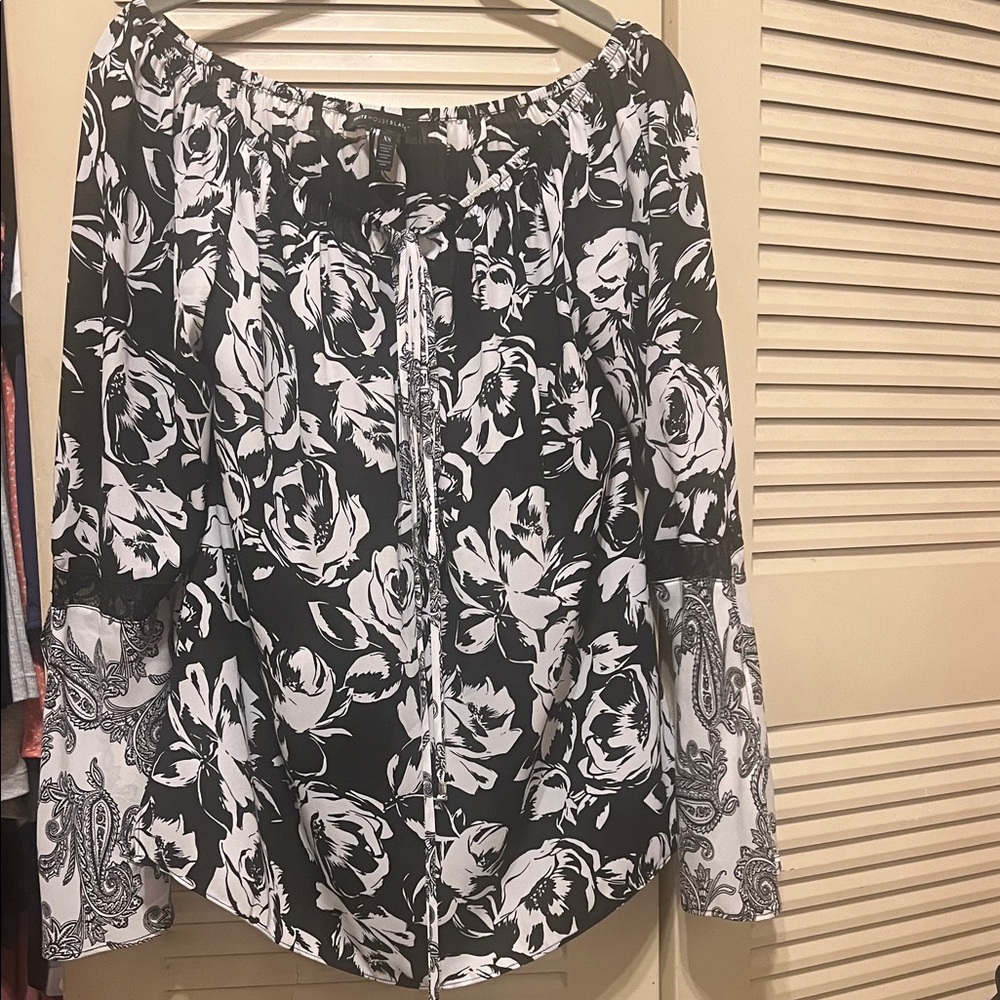 White House Black Market Black and White Floral Off-Shoulder Blouse - Picture 2 of 11